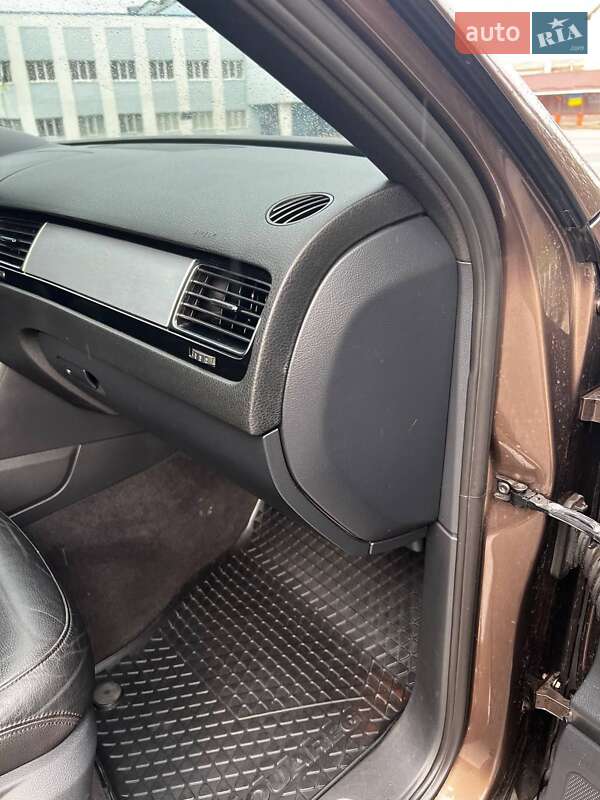 Внедорожник / Кроссовер Volkswagen Touareg 2010 в Калиновке