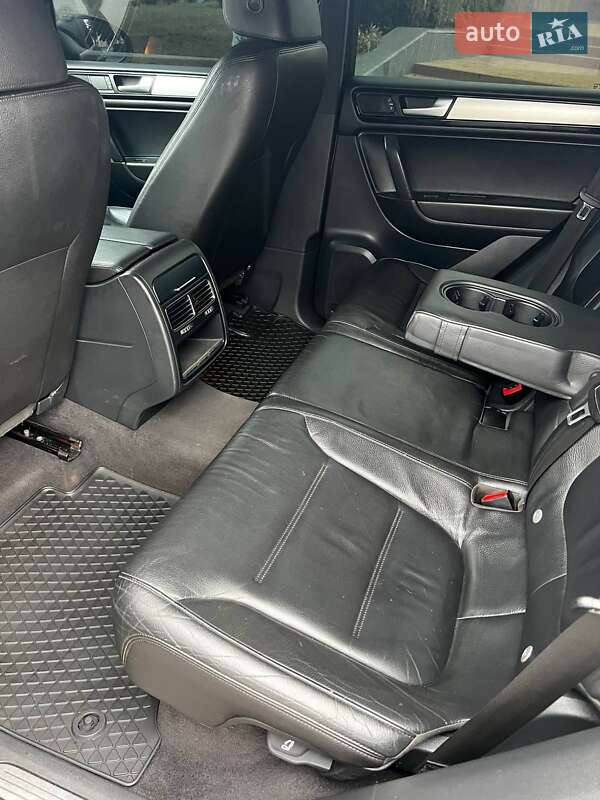 Внедорожник / Кроссовер Volkswagen Touareg 2010 в Калиновке