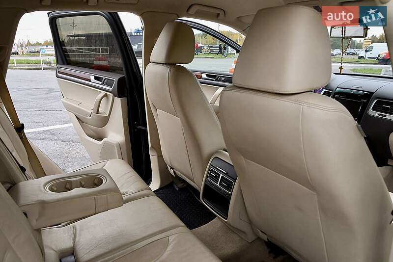 Позашляховик / Кросовер Volkswagen Touareg 2011 в Львові