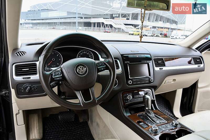 Позашляховик / Кросовер Volkswagen Touareg 2011 в Львові