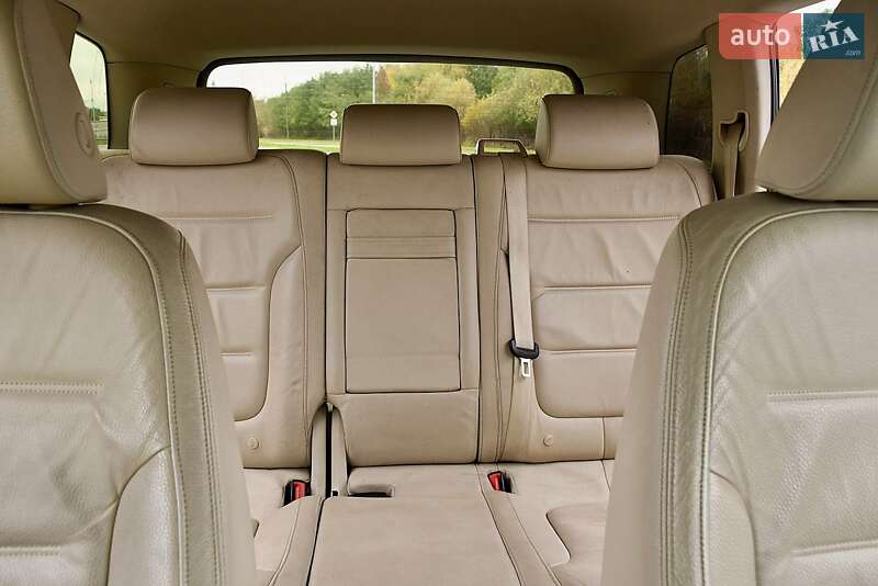 Позашляховик / Кросовер Volkswagen Touareg 2011 в Львові