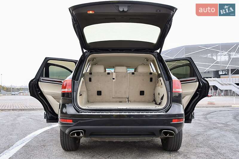 Позашляховик / Кросовер Volkswagen Touareg 2011 в Львові