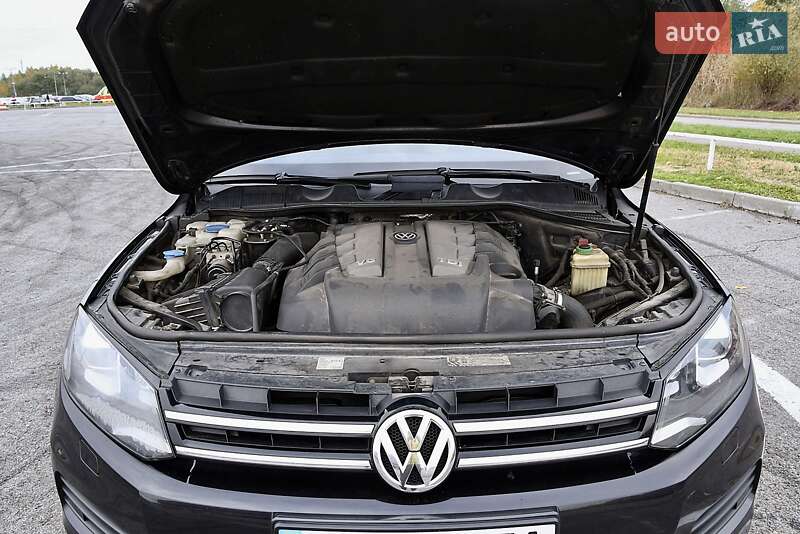 Позашляховик / Кросовер Volkswagen Touareg 2011 в Львові