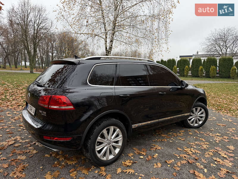 Внедорожник / Кроссовер Volkswagen Touareg 2011 в Хмельницком