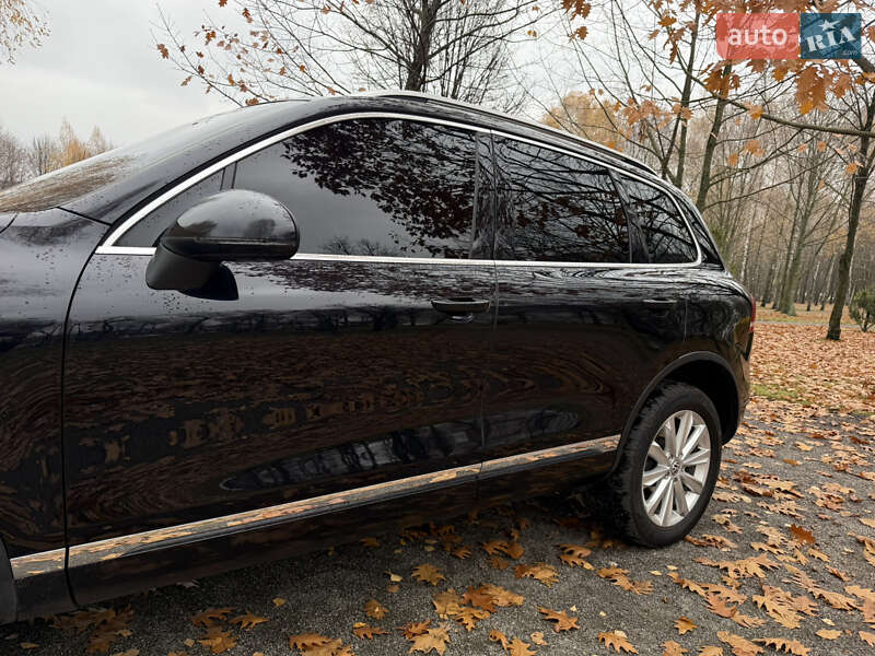 Внедорожник / Кроссовер Volkswagen Touareg 2011 в Хмельницком