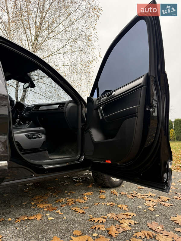 Внедорожник / Кроссовер Volkswagen Touareg 2011 в Хмельницком