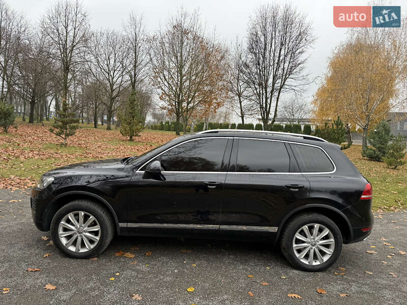 Внедорожник / Кроссовер Volkswagen Touareg 2011 в Хмельницком