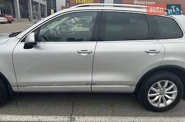 Позашляховик / Кросовер Volkswagen Touareg 2015 в Києві