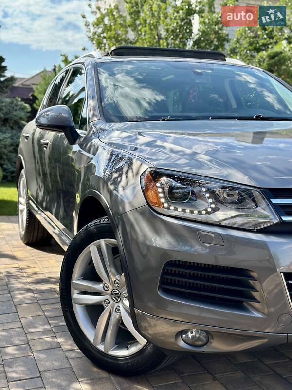 Внедорожник / Кроссовер Volkswagen Touareg 2014 в Виннице