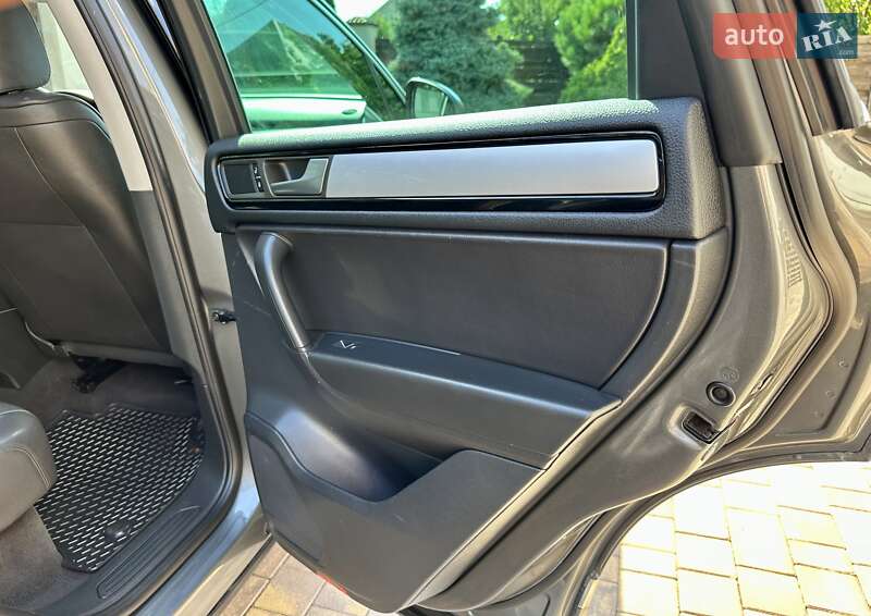 Внедорожник / Кроссовер Volkswagen Touareg 2014 в Виннице