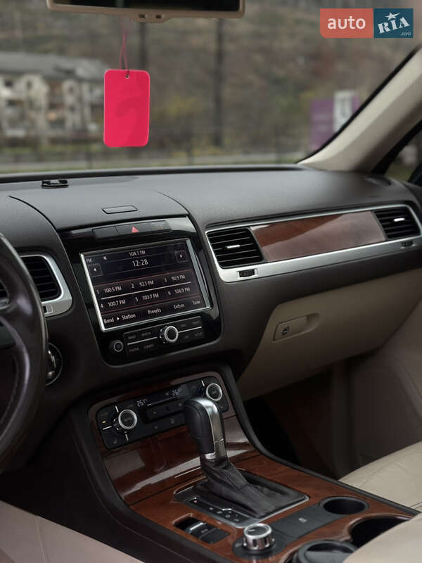 Внедорожник / Кроссовер Volkswagen Touareg 2012 в Межгорье