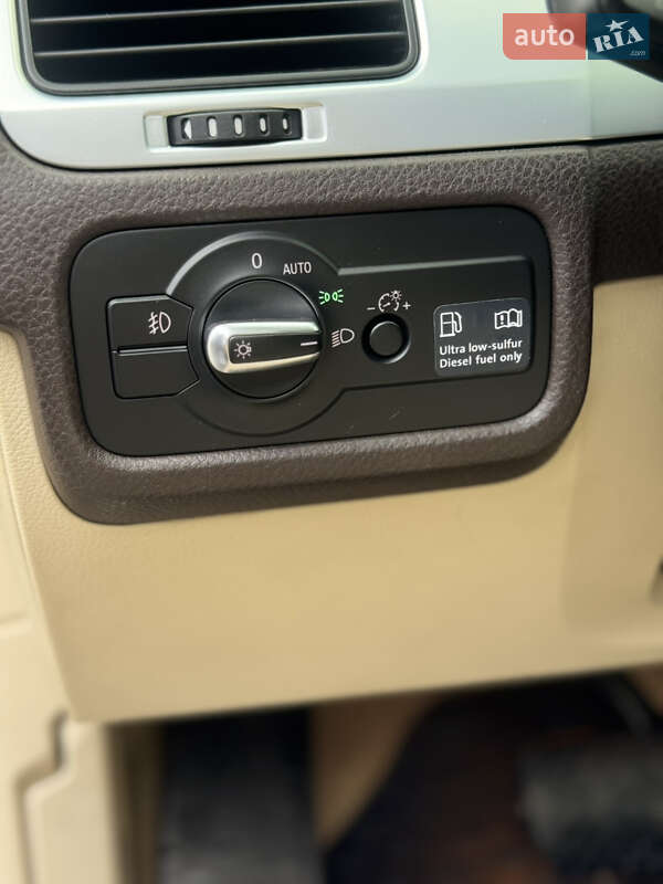 Внедорожник / Кроссовер Volkswagen Touareg 2012 в Межгорье