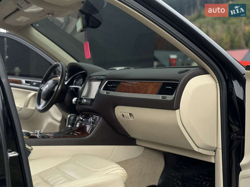 Внедорожник / Кроссовер Volkswagen Touareg 2012 в Межгорье