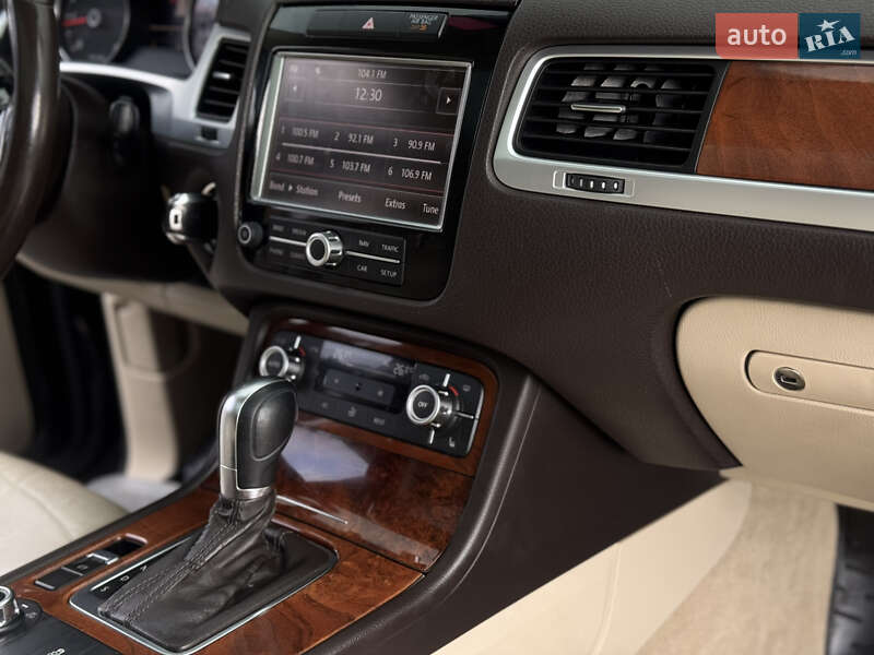 Внедорожник / Кроссовер Volkswagen Touareg 2012 в Межгорье