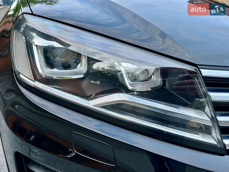 Внедорожник / Кроссовер Volkswagen Touareg 2015 в Киеве