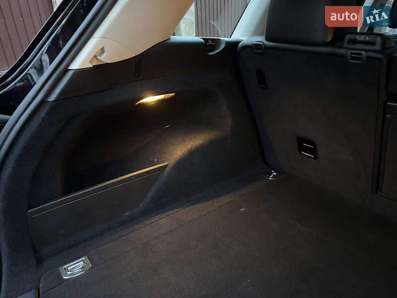 Внедорожник / Кроссовер Volkswagen Touareg 2015 в Киеве