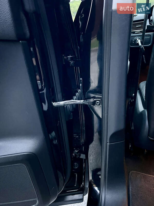 Внедорожник / Кроссовер Volkswagen Touareg 2015 в Киеве