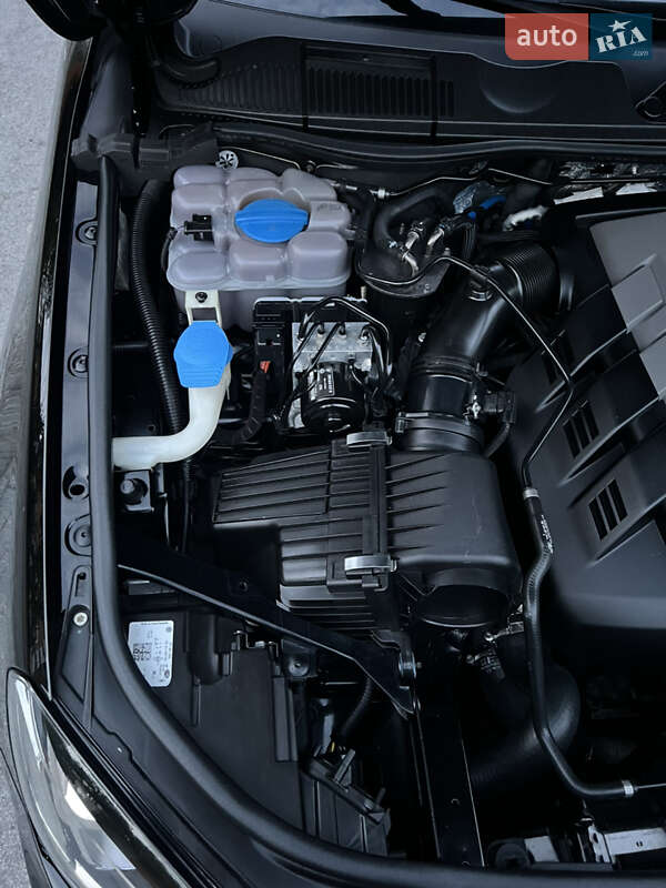 Внедорожник / Кроссовер Volkswagen Touareg 2015 в Киеве