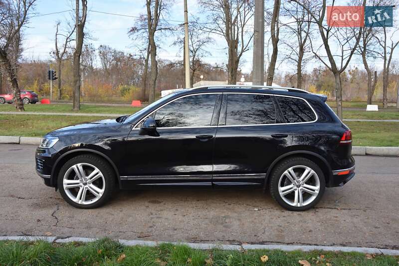 Позашляховик / Кросовер Volkswagen Touareg 2017 в Харкові