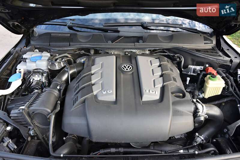 Позашляховик / Кросовер Volkswagen Touareg 2017 в Харкові