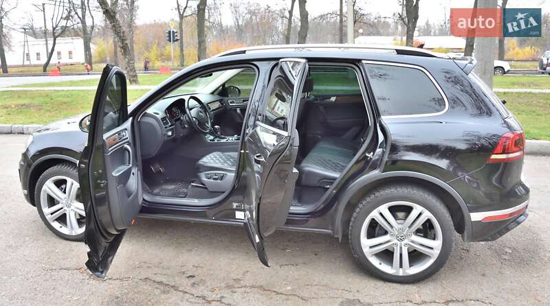 Позашляховик / Кросовер Volkswagen Touareg 2017 в Харкові