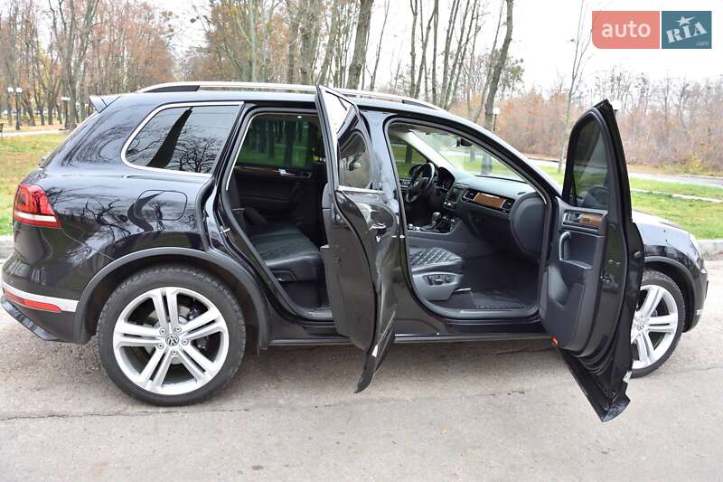Позашляховик / Кросовер Volkswagen Touareg 2017 в Харкові