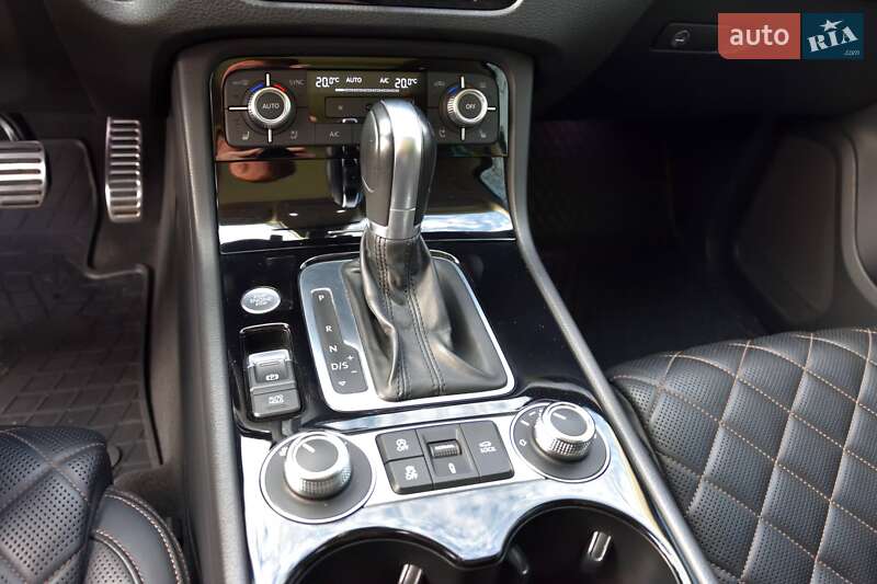 Позашляховик / Кросовер Volkswagen Touareg 2017 в Харкові