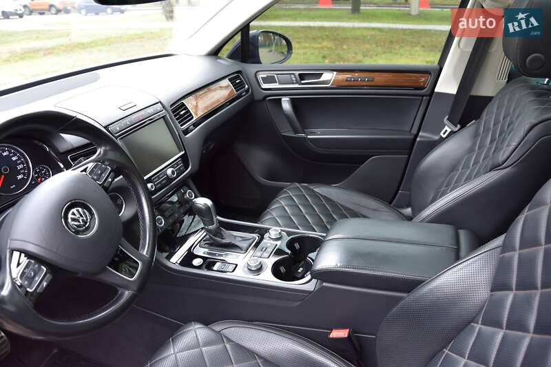 Позашляховик / Кросовер Volkswagen Touareg 2017 в Харкові