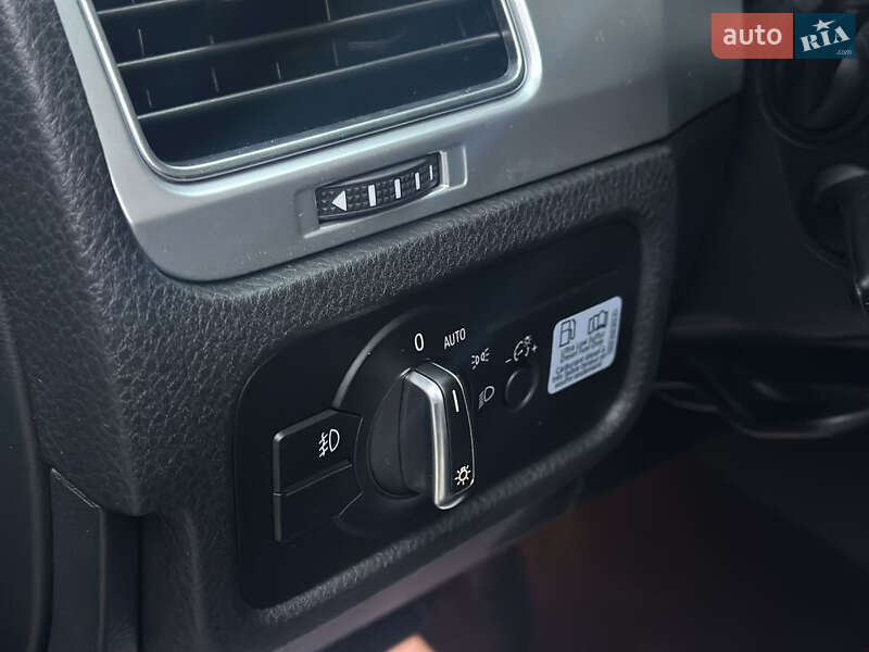 Внедорожник / Кроссовер Volkswagen Touareg 2015 в Виннице