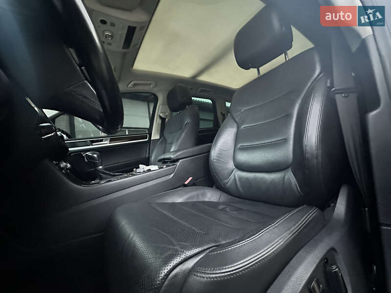 Внедорожник / Кроссовер Volkswagen Touareg 2015 в Виннице