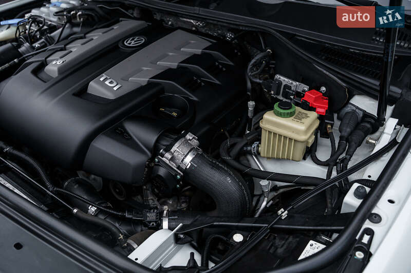 Позашляховик / Кросовер Volkswagen Touareg 2016 в Києві фото 39 Позашляховик / Кросовер Volkswagen Touareg 2016 в Києві