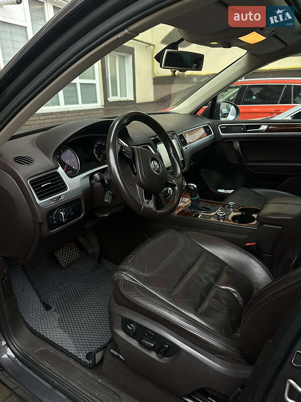 Внедорожник / Кроссовер Volkswagen Touareg 2010 в Хмельницком