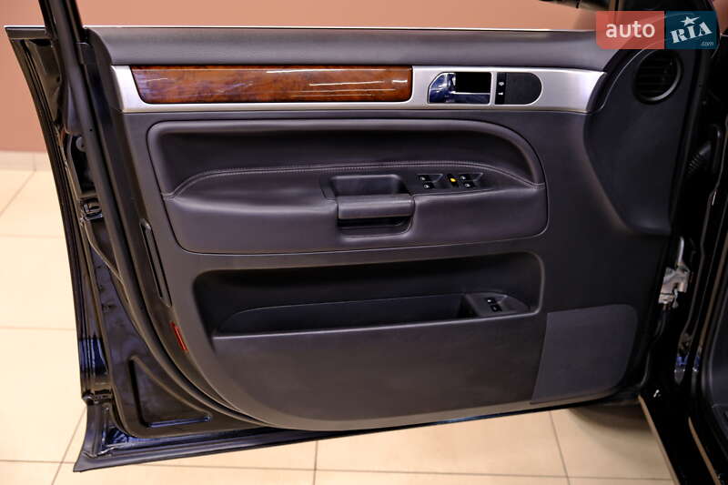 Внедорожник / Кроссовер Volkswagen Touareg 2008 в Одессе