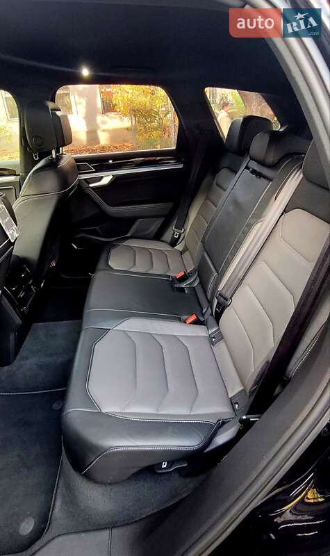 Внедорожник / Кроссовер Volkswagen Touareg 2020 в Николаеве