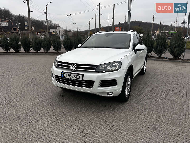 Позашляховик / Кросовер Volkswagen Touareg 2014 в Полтаві