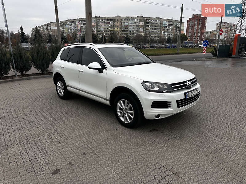 Позашляховик / Кросовер Volkswagen Touareg 2014 в Полтаві