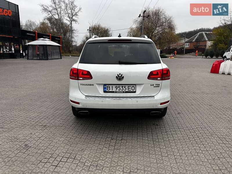 Позашляховик / Кросовер Volkswagen Touareg 2014 в Полтаві