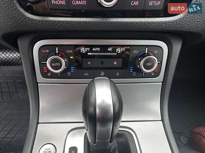 Позашляховик / Кросовер Volkswagen Touareg 2014 в Полтаві