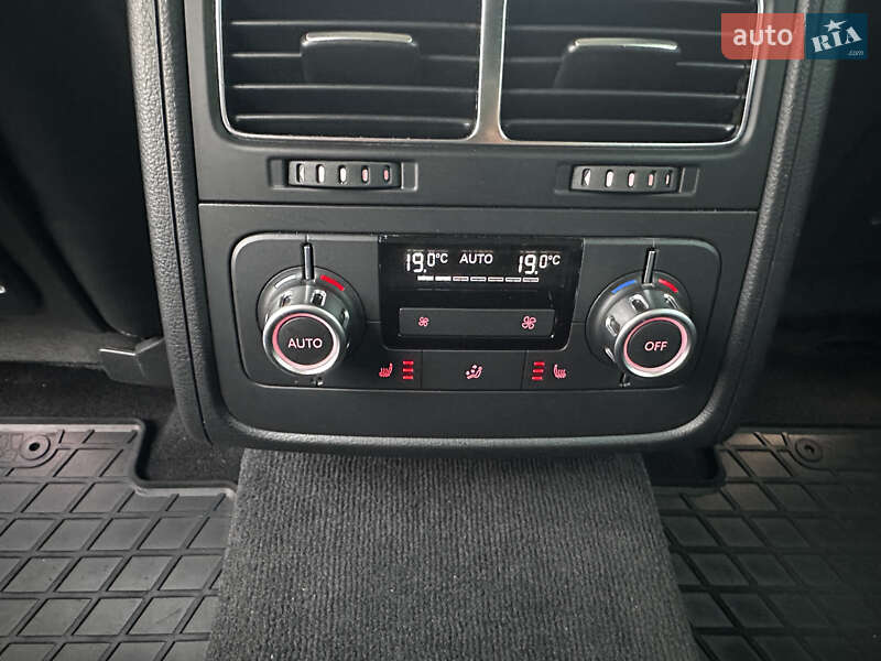 Позашляховик / Кросовер Volkswagen Touareg 2014 в Полтаві