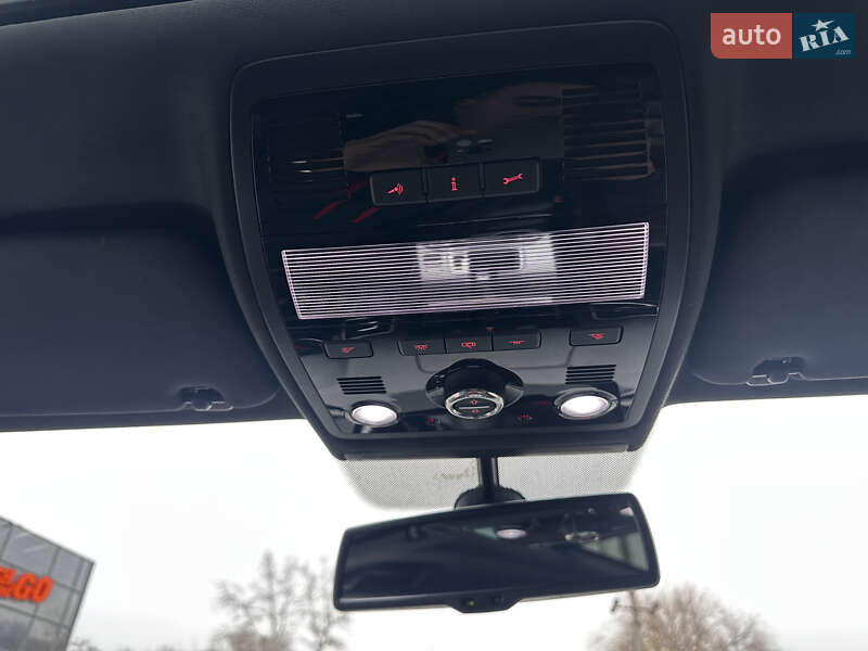 Позашляховик / Кросовер Volkswagen Touareg 2014 в Полтаві