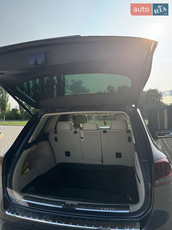 Позашляховик / Кросовер Volkswagen Touareg 2012 в Врадіївці