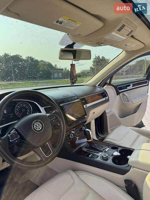 Позашляховик / Кросовер Volkswagen Touareg 2012 в Врадіївці
