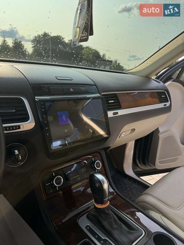 Позашляховик / Кросовер Volkswagen Touareg 2012 в Врадіївці