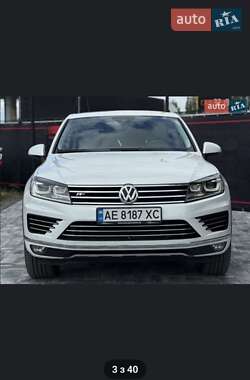 Позашляховик / Кросовер Volkswagen Touareg 2015 в Дніпрі