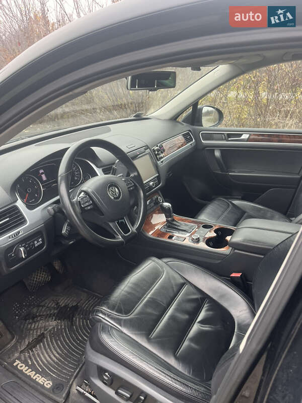 Внедорожник / Кроссовер Volkswagen Touareg 2011 в Каменец-Подольском