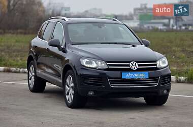 Внедорожник / Кроссовер Volkswagen Touareg 2013 в Киеве