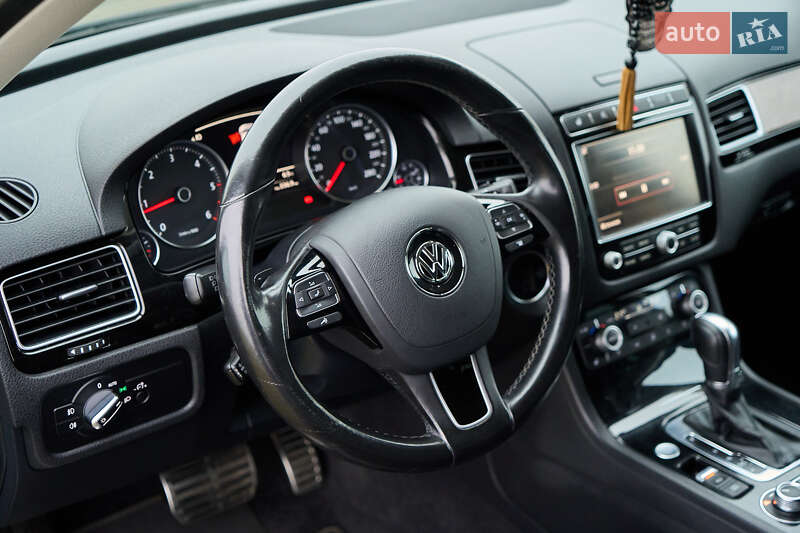Внедорожник / Кроссовер Volkswagen Touareg 2017 в Бердичеве