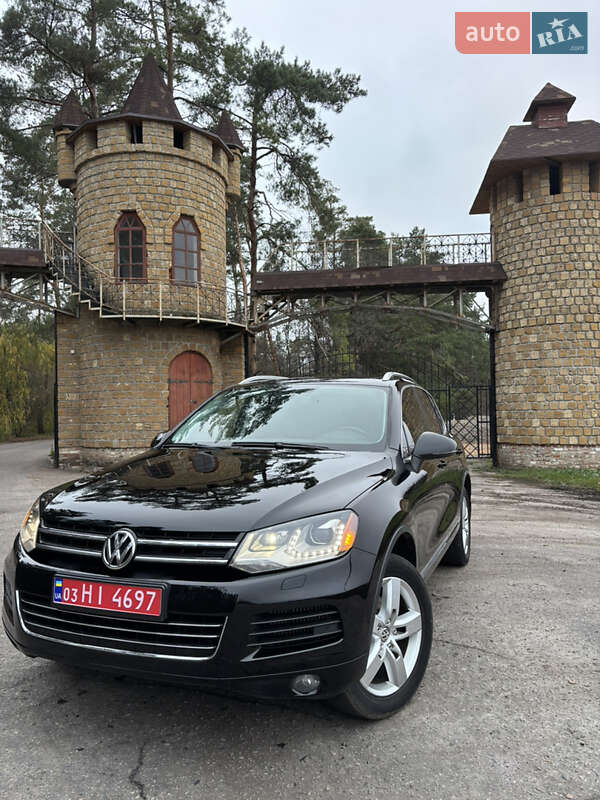 Позашляховик / Кросовер Volkswagen Touareg 2011 в Полтаві