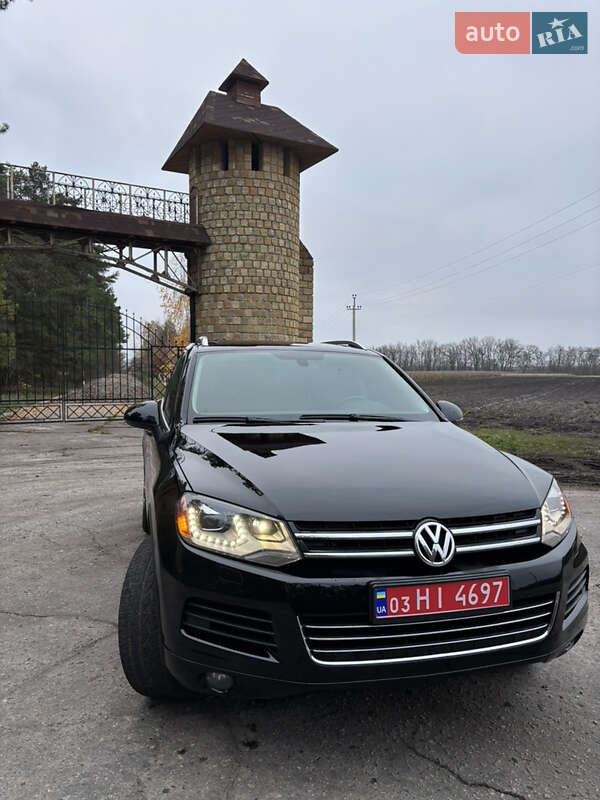 Позашляховик / Кросовер Volkswagen Touareg 2011 в Полтаві