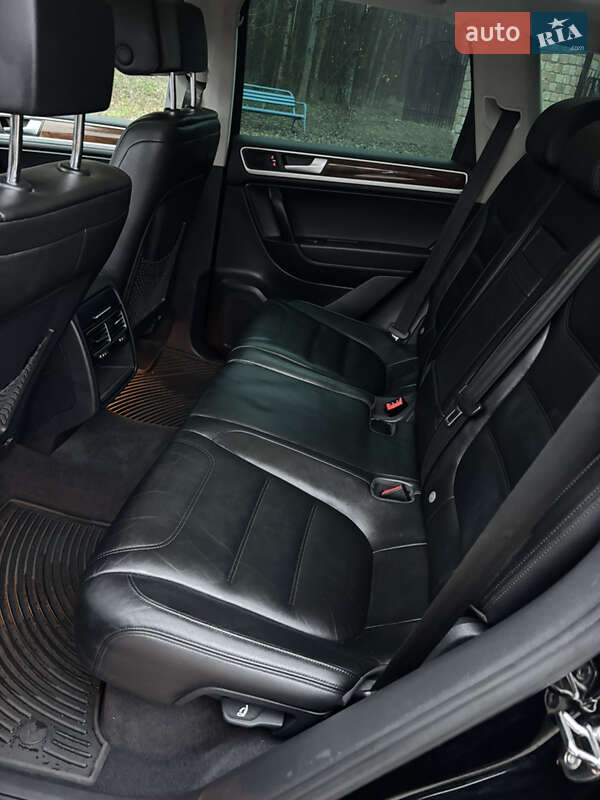 Позашляховик / Кросовер Volkswagen Touareg 2011 в Полтаві